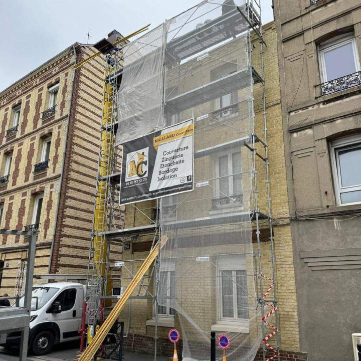 Nous restaurons les bâtiments anciens.